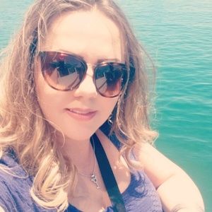 Meet your Posher, Ana